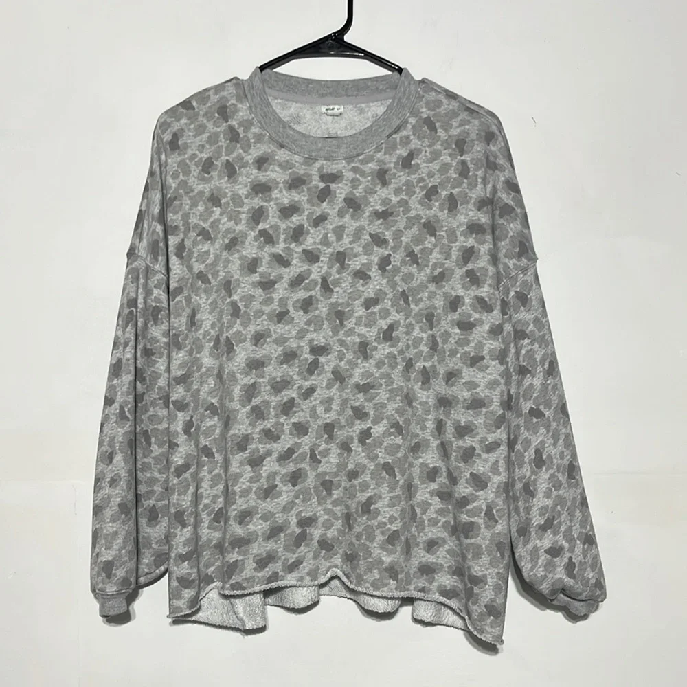 Aerie Grey Leopard Print Raw Hem Oversized Pullover Sweater Size S